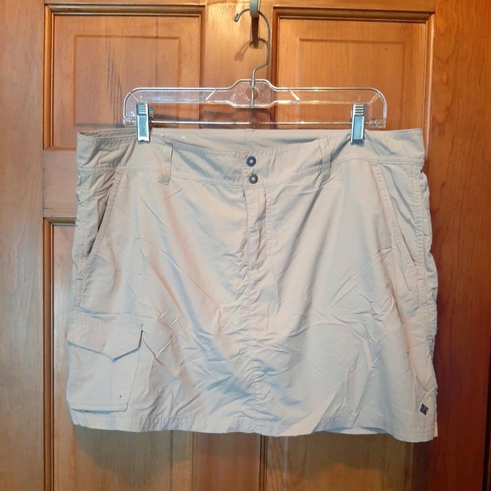 Columbia Women's Athletic Skirt w/ Built-in Shorts - Size 16